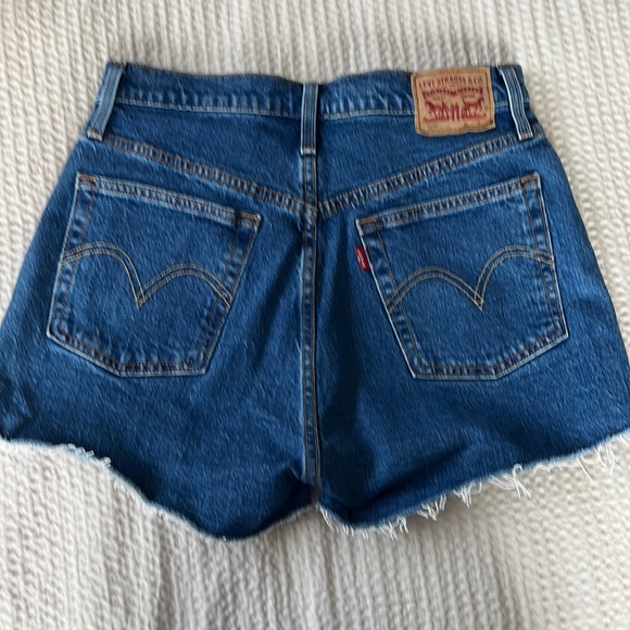 Levi’s shorts size 28 - Picture 2 of 2